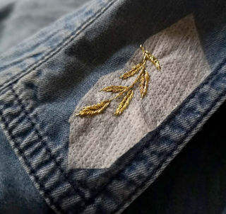 Chemise en jean broderie au fil doré