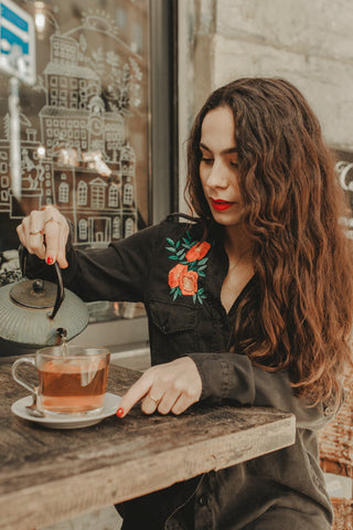 Chemise noir brodé fleurs